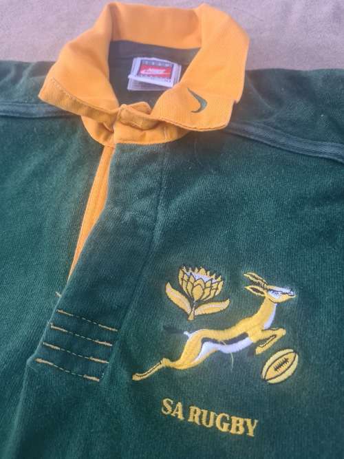 ORIGINAL NIKE SA RUGBY JERSEY,(BOYS SIZE M)