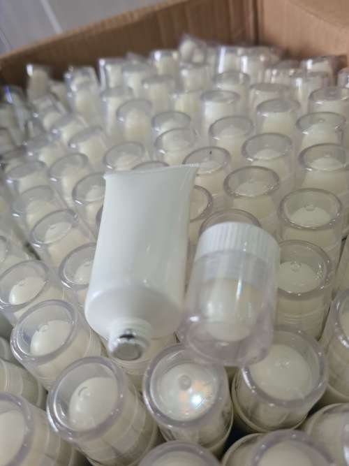 BOX OF 150 SPF 30+(2 IN ONE)SUNSCREEN LOTION AND LIP BALM,20ml