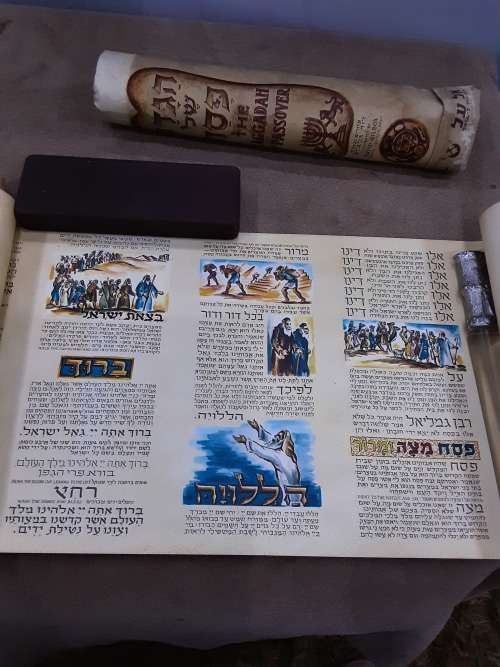 THE HAGGADAH OF PASSOVER JEWISH SCROLL