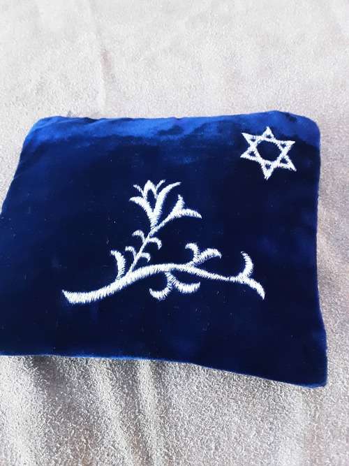 JEWISH PRAYER SHAWL WITH BAG WITH HEBREW EMBOSSING