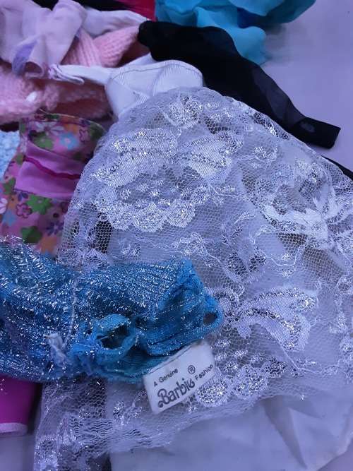 JOBLOT DOLLS CLOTHING, SHOES AND ASSESCORIES(BARBIE SIZE)