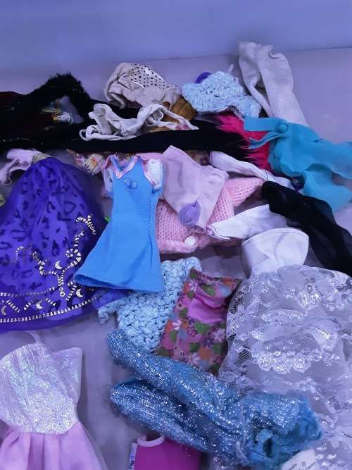 JOBLOT DOLLS CLOTHING, SHOES AND ASSESCORIES(BARBIE SIZE)