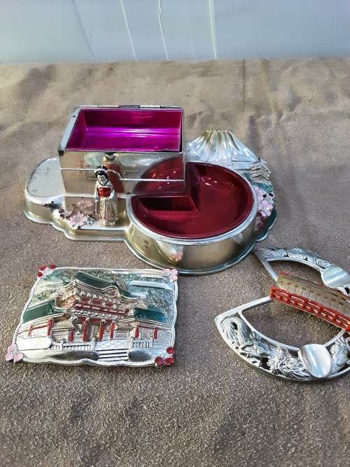 VINTAGE MID CENTURY JAPAN METAL SMOKING ART DECOR ASHTRAY AND CASE(20CM LENGTH AND 8CM HEIGHT)