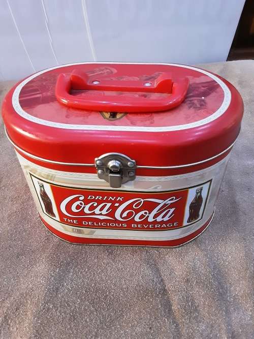 COLLECTORS VINTAGE METAL COCA COLA CASE(18 X 12CM)