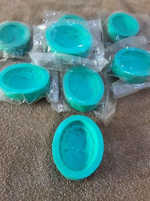 8 PIECE CAMEO SILICONE CHOCOLATE MOULDS