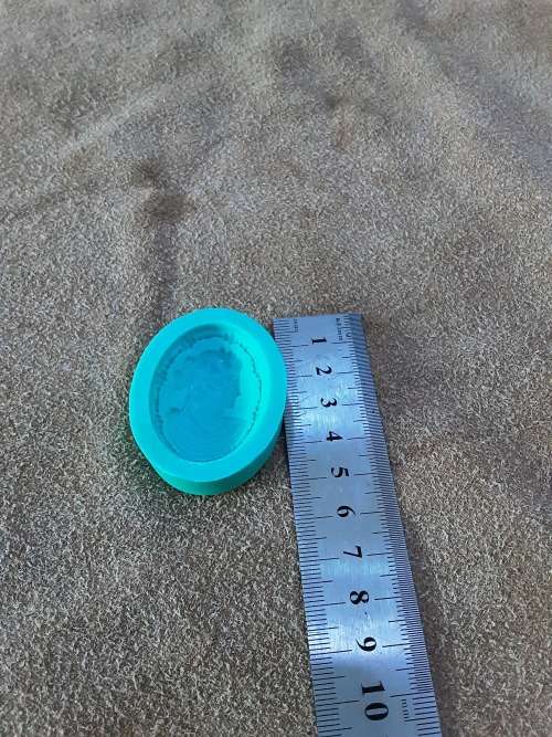 8 PIECE CAMEO SILICONE CHOCOLATE MOULDS