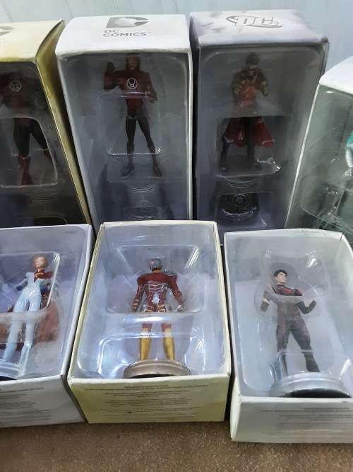 SET OF 10 DC COMIC SUPERHEROES (CAST IN LEAD)