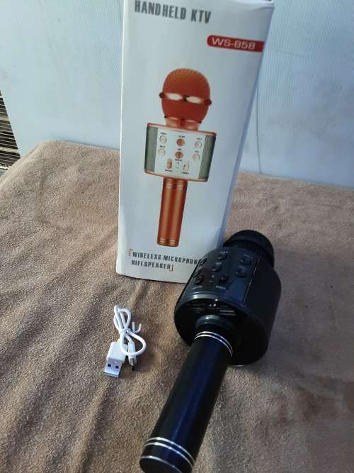 WIRELESS MICROPHONE HIFI SPEAKER (HANDHELD KTV)