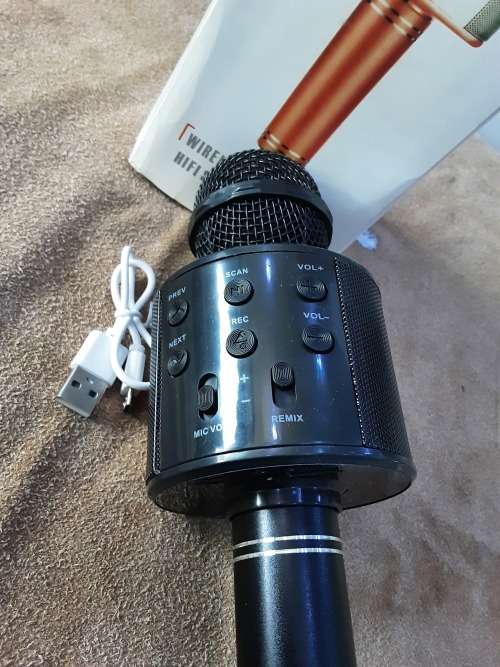 WIRELESS MICROPHONE HIFI SPEAKER (HANDHELD KTV)