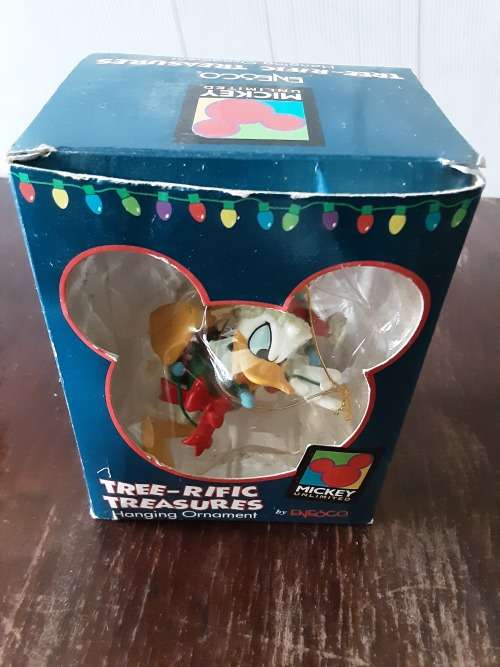 VINTAGE DISNEY MICKEY MOUSE TREE- RIF8C TREASURES BY ENESCO MICKEY BOBSLED(UNUSED)