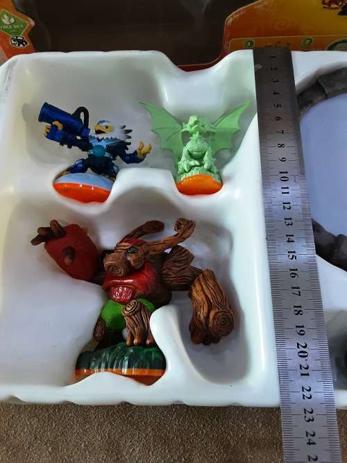 SKYLANDERS GIANT XBOX 360 STARTER PACK(EXCLUSIVE GLOW IN THE DARK)