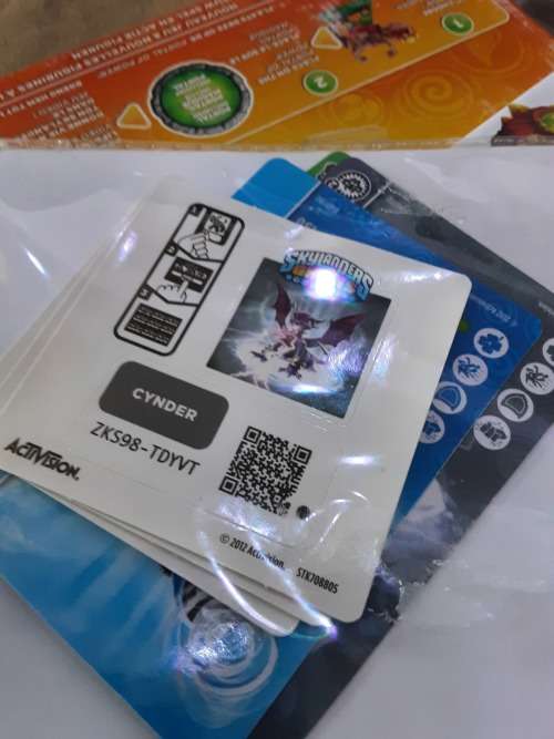 SKYLANDERS GIANT XBOX 360 STARTER PACK(EXCLUSIVE GLOW IN THE DARK)