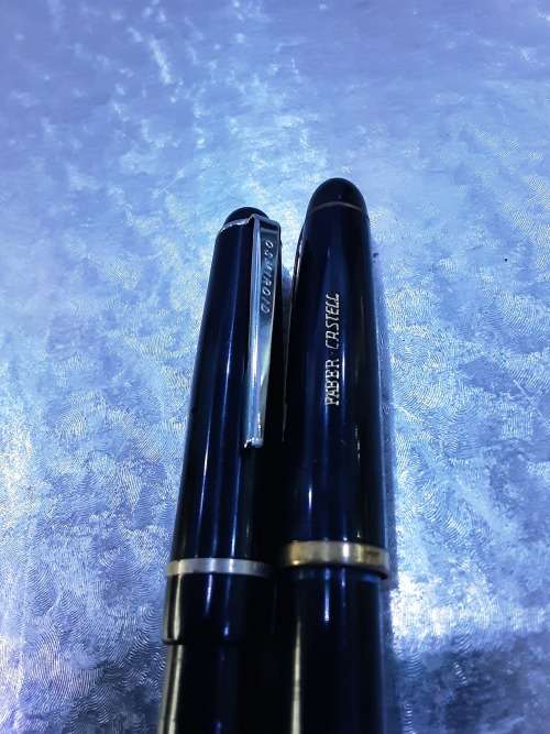 VINTAGE CALLIGRAPHY SET WITH FABER CASTELL AND OSMIROID FOUNTAIN PENS IN SOLID WOODEN BOX