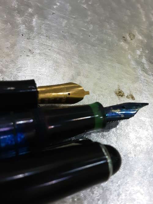 VINTAGE CALLIGRAPHY SET WITH FABER CASTELL AND OSMIROID FOUNTAIN PENS IN SOLID WOODEN BOX