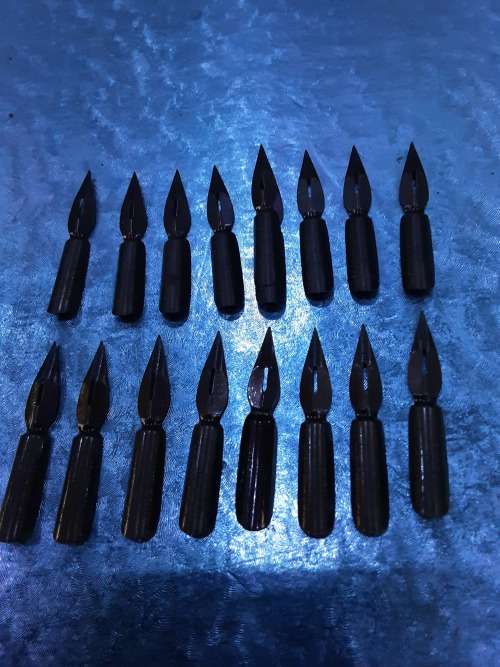 VINTAGE CALLIGRAPHY SET WITH FABER CASTELL AND OSMIROID FOUNTAIN PENS IN SOLID WOODEN BOX