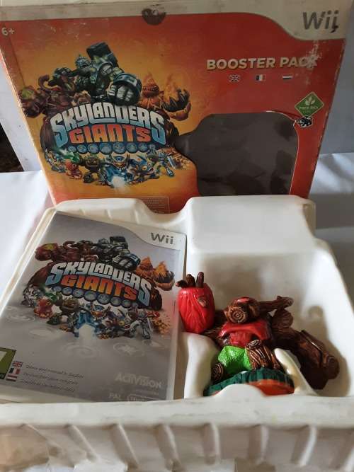 SKYLANDERS GIANTS WII 2 PIECE BOOSTER PACK(FIGURE AND GAME DISC)