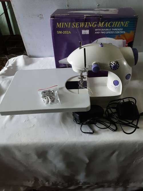 MINI ELECTRIC SEWING MACHINE WITH DOUBLE THREADS & 2 SPEED CONTROLS AND EXTENDED TABLE