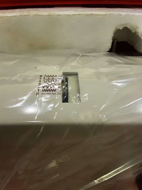 BERNINA SEWING MACHINE (ALL METAL)WITH CARRY CASE-WORKING AND EXCELLENT CONDITION