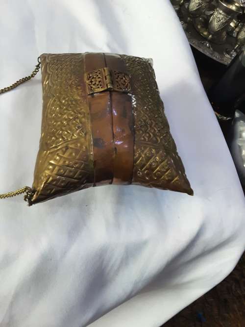 1930`s VINTAGE BRASS AND COPPER PILLOW PURSE HANDBAG(18 x 12cm)INNER BLUE VELVET