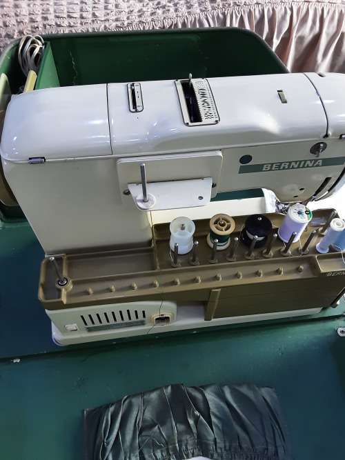 BERNINA RECORD 739 ALL METAL SEWING MACHINE (MADE IN SWITZERLAND)WITH CARRY CASE-WORKS PERFECTLY