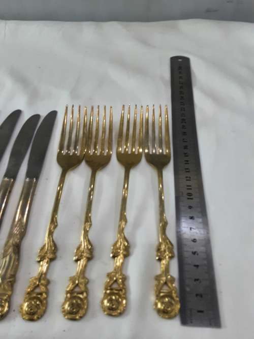 8 PIECE VINTAGE BRABER GOLDPLATED FORK AND KNIFE SET(HAS MARKINGS)
