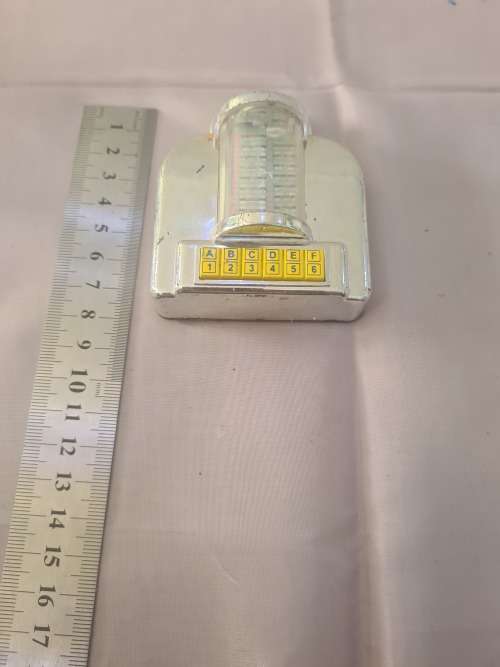 4 PIECE VINTAGE FRIDGE MAGNETS