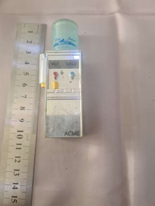 4 PIECE VINTAGE FRIDGE MAGNETS