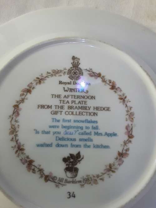 ROYAL DOULTAN WINTER(THE AFTERNOON TEA PLATE FROM THE BRAMBLEY HEDGE GIFT COLLECTION