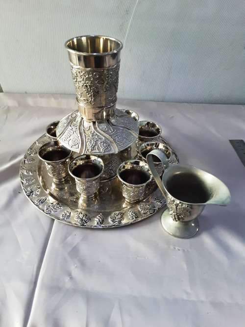 JUDAICA SILVERPLATED KIDDUSH FOUNTAIN DRINKING SET WITH COMMUNION POURER(GRAPE EMBOSSED)