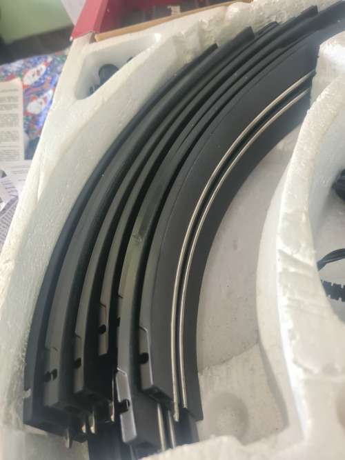 DISNEY PIXAR SCALEXTRIC CARS(LIGHTNING McQueen)