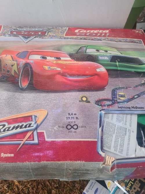 DISNEY PIXAR SCALEXTRIC CARS(LIGHTNING McQueen)