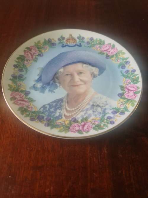 100TH BIRTHDAY OF QUEEN ELIZABETH MOTHER  COMMEMORATIVE  PORCELAIN  PLATE(16CM IN DIAMETER)
