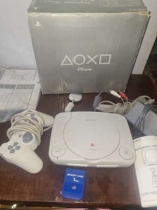 SONY PS ONE WITH P.SUPPLY,1 CONTROL AND 1 MEGA MEMORY CARD IN ORIGINAL BOX
