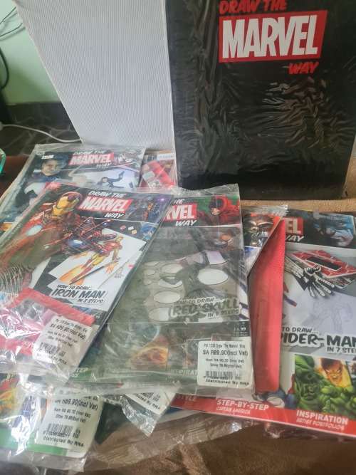 10 ISSUES DRAW THE MARVEL WAY AND A MARVEL FILE(44 PIECES )