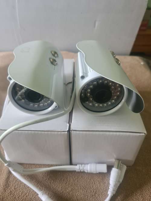 SET OF 2 IR AHD COLOR CAMERAS WITH BRACKETS,3MP