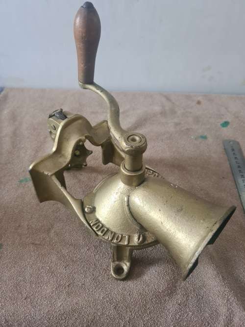 VINTAGE COFFEE GRINDER (NO.2)LONDON SPONGE & CO