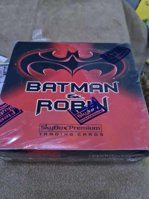 BATMAN & ROBIN SKYBOX PREMIUM TRADING CARDS (DC COMICS 1997)36 PACKS,5 CARDS IN A PACK