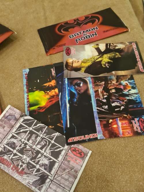 BATMAN & ROBIN SKYBOX PREMIUM TRADING CARDS (DC COMICS 1997)36 PACKS,5 CARDS IN A PACK