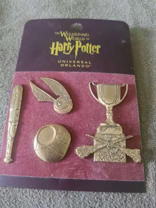 THE WIZARDING WORLD OF HARRY POTTER GOLDEN TRI PIN SET(WARNER BROS)