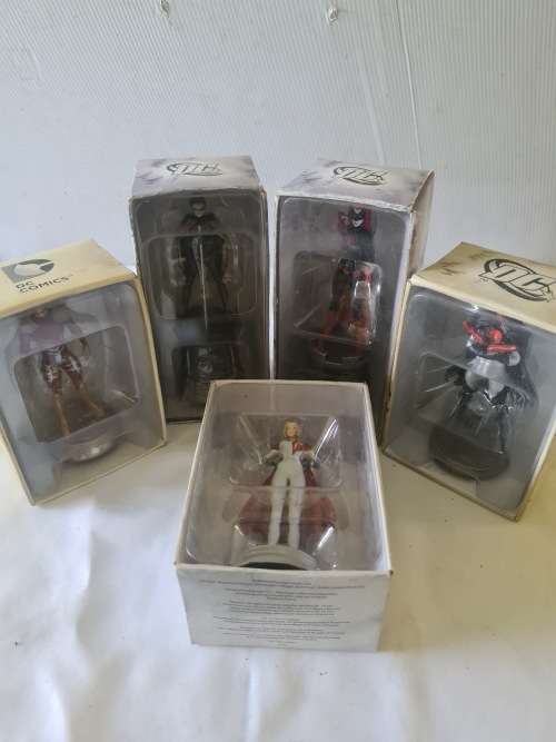 5 x DC COMIC CAST IN LEAD FIGURES