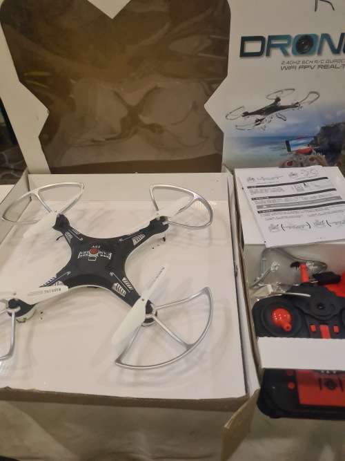 2.4 GHZ 6 CH/RC WIFI QUADCOPTER(CAMERA INCLUDED)
