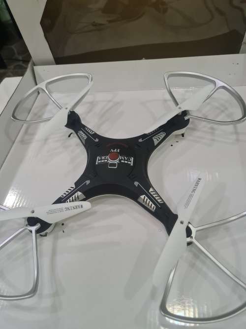 2.4 GHZ 6 CH/RC WIFI QUADCOPTER(CAMERA INCLUDED)
