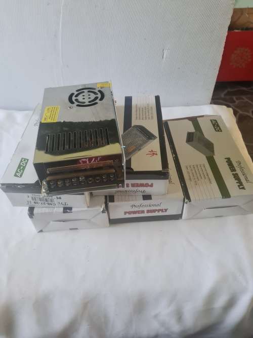 JOBLOT 5 PIECE CCTV POWER SUPPLIES