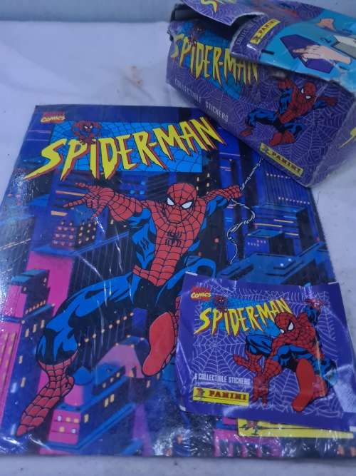 BOX OF 100 PACKS SPIDERMAN STICKERS AND A STICKER ALBUM (600 STICKERS IN ALL(