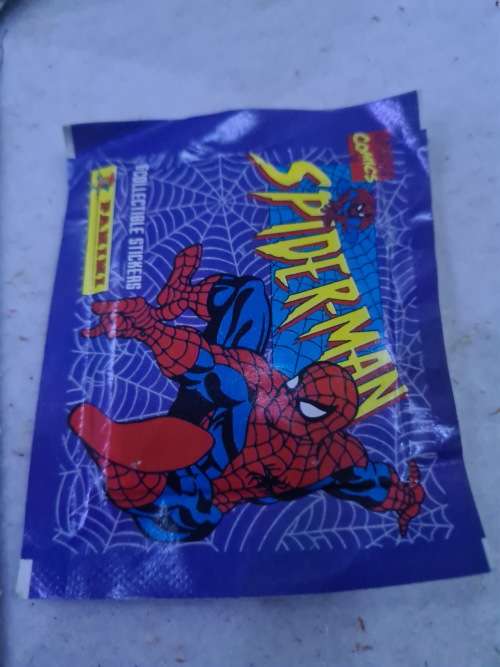 BOX OF 100 PACKS SPIDERMAN STICKERS AND A STICKER ALBUM (600 STICKERS IN ALL(