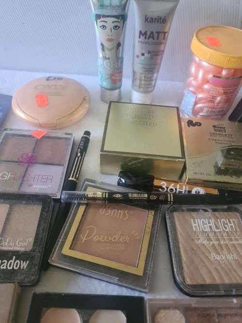 JOBLOT MAKEUPS AND NAIL ART PRODUCTS