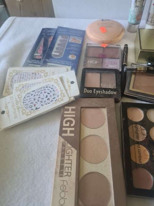 JOBLOT MAKEUPS AND NAIL ART PRODUCTS
