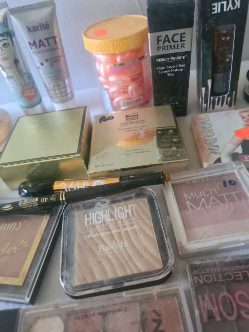 JOBLOT MAKEUPS AND NAIL ART PRODUCTS
