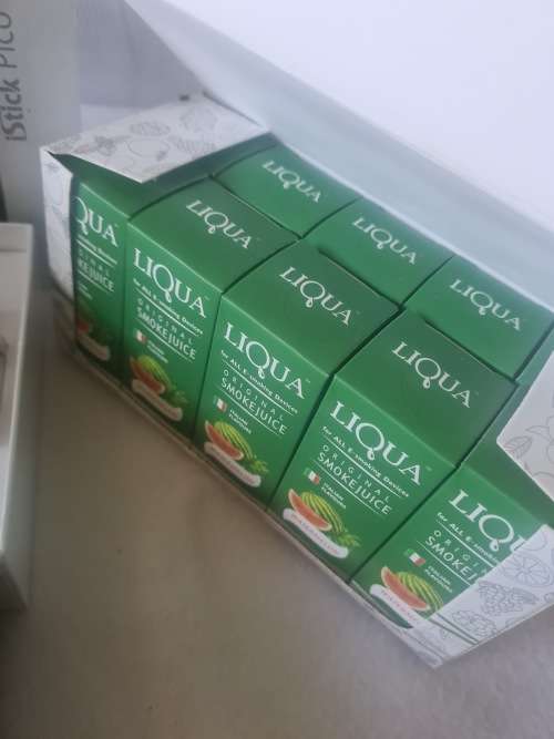 SET OF FOUR SMOKING VAPES INCLUDING A BOX OF 10 SMOKE JUICE-SEE DESCRIPTION