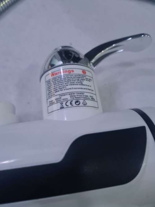 INSTANT ELECTRICAL WATER HEATINF FAUCET